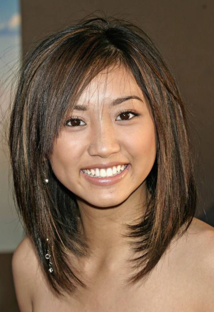 25 Beautiful Medium Length Haircuts For Round Faces Wassup