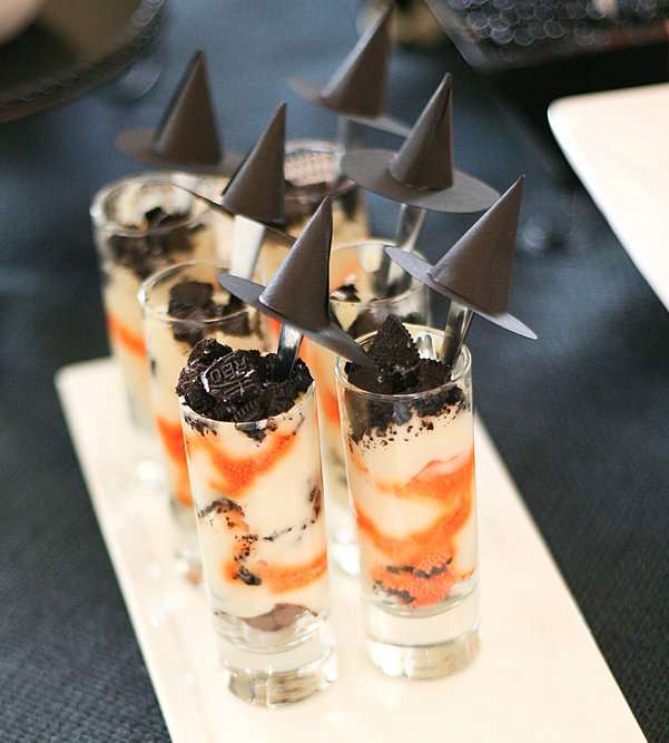 halloween dessert idea decoration paper witch hats sticks