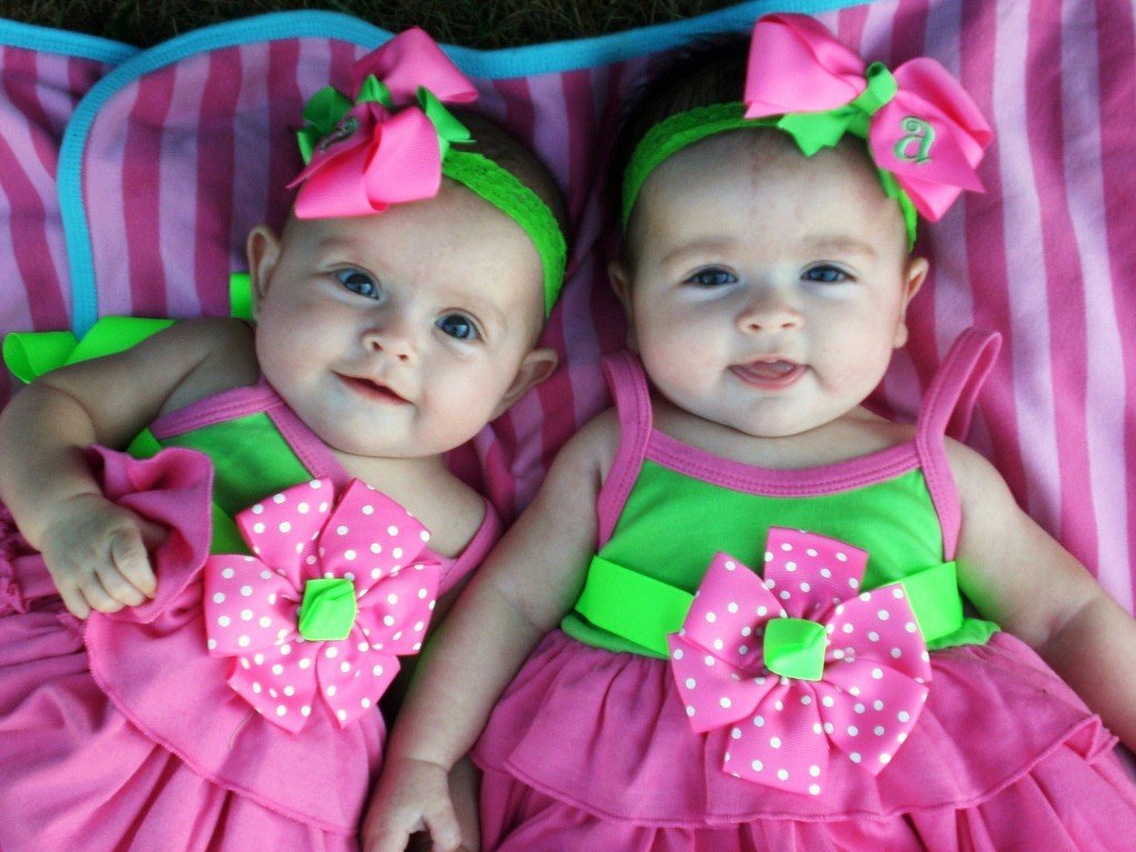 25 Most Beautiful & Cute Twins Baby Pictures