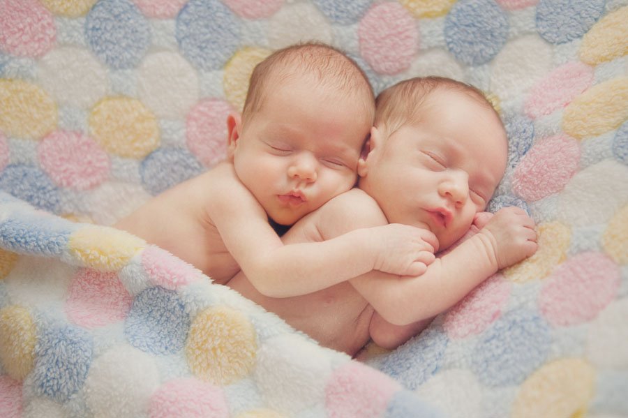 25 Most Beautiful & Cute Twins Baby Pictures